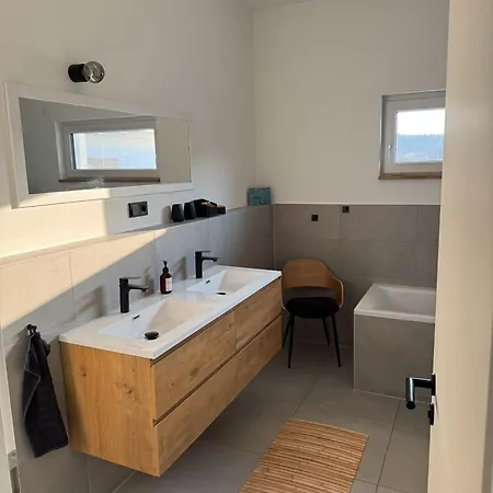 Moderne Doppelhaushaelfte Mit 3 Schlafzimmern Nahe Scharmuetzelsee - Perfekt Fuer Urlaub & Laengere Aufenthalte Apartment *